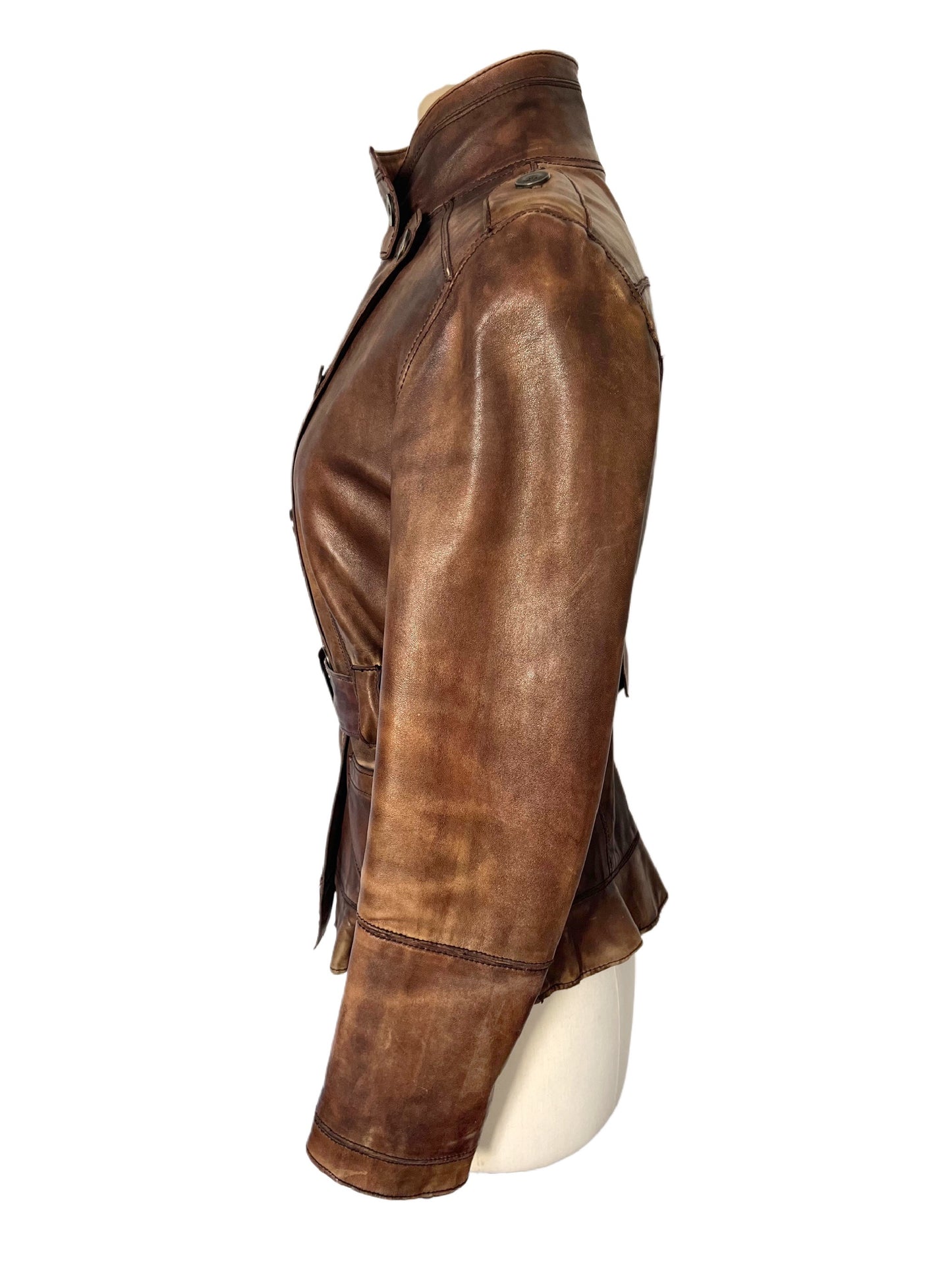 VESTE VINTAGE EN CUIR PATINÉ À VOLANT — TAILLE 38/40