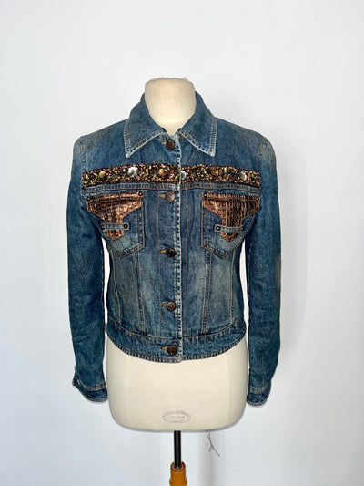 Veste en jean effet vieilli avec broderies, sequins et perles