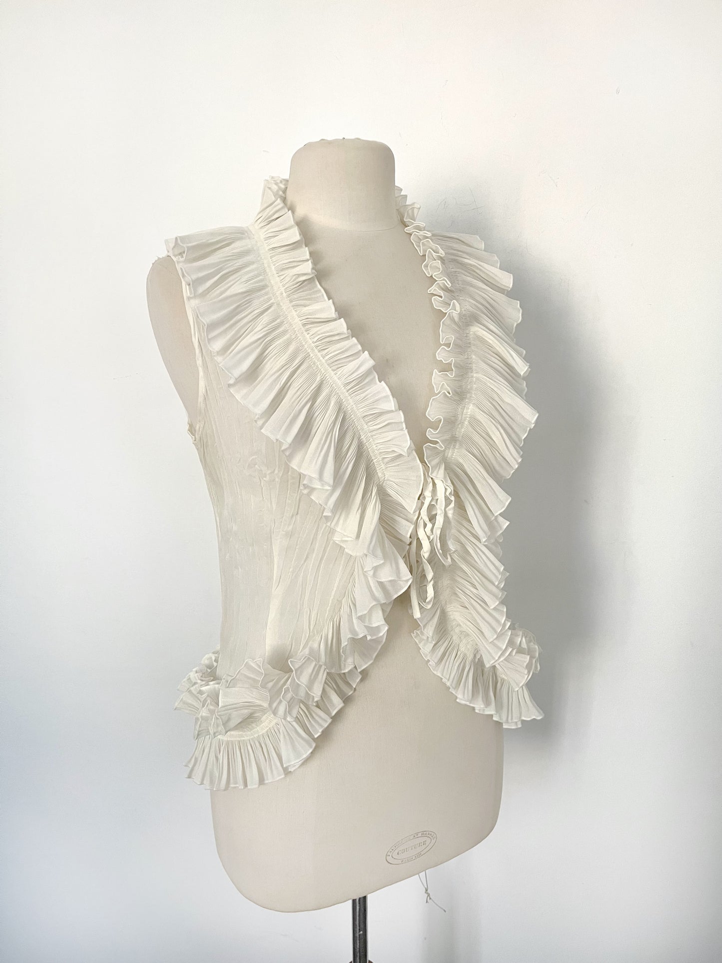Top vintage fluide sans manches à volants écru – Taille M