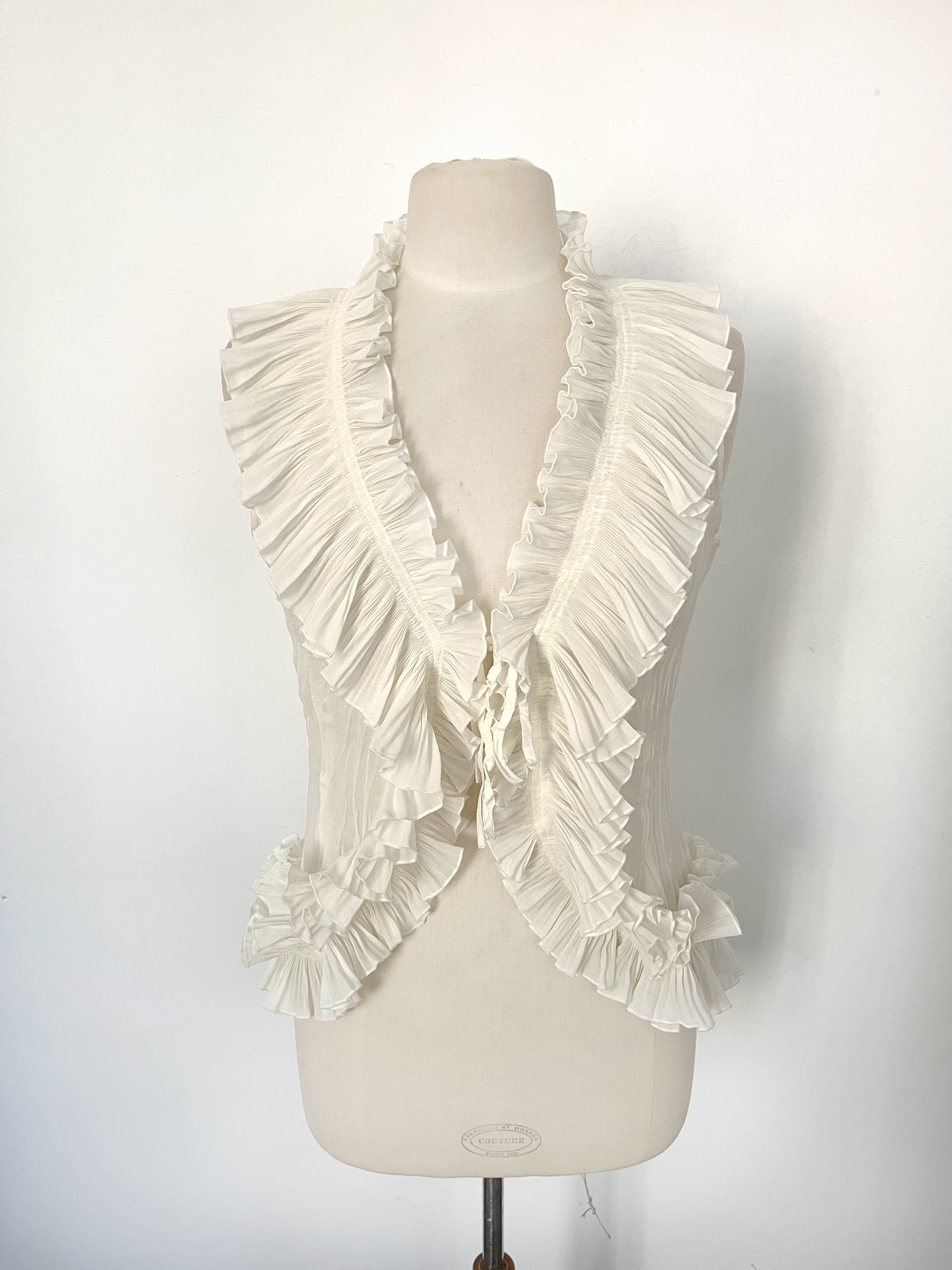 Top vintage fluide sans manches à volants écru – Taille M