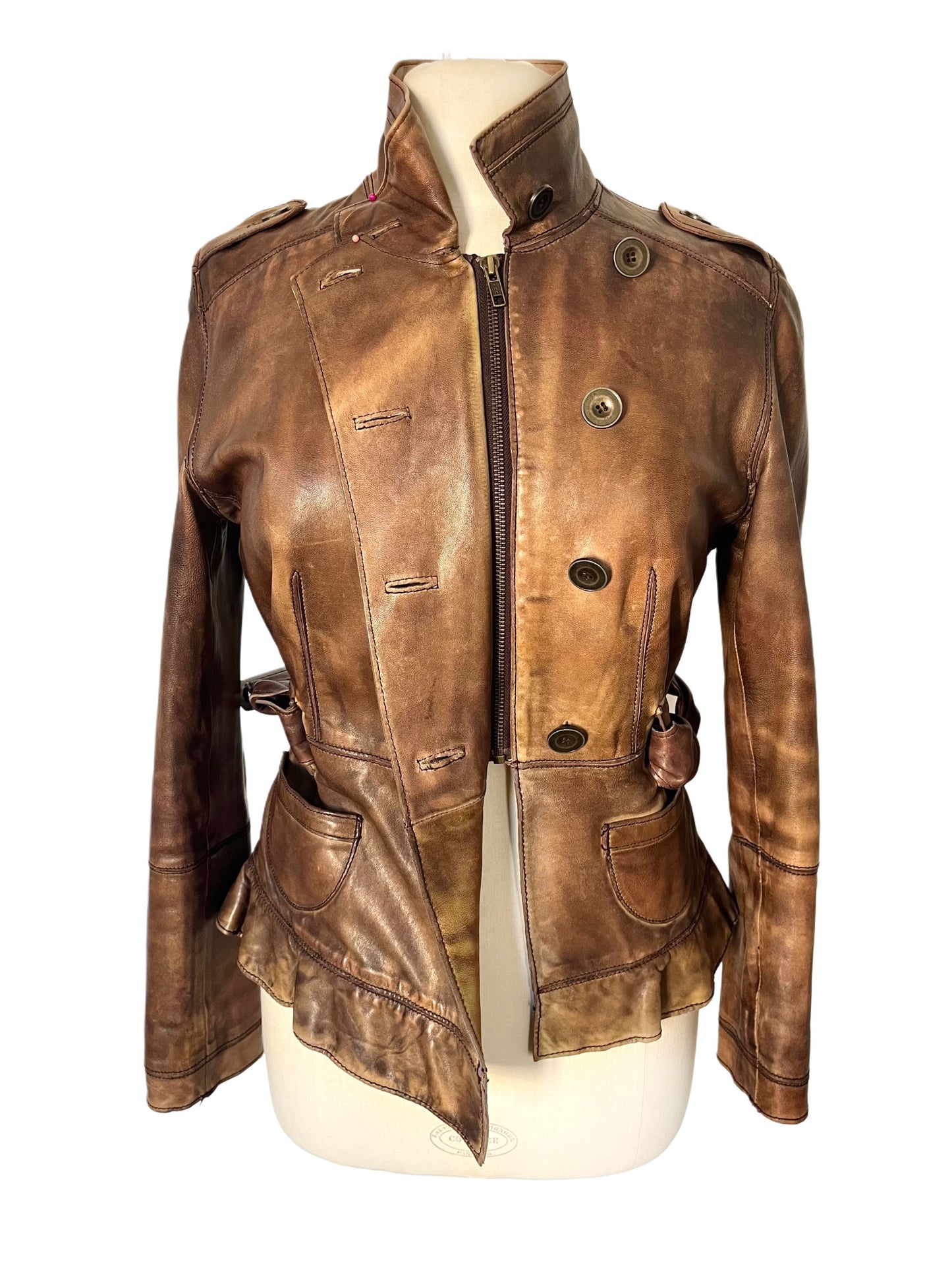 VESTE VINTAGE EN CUIR PATINÉ À VOLANT — TAILLE 38/40