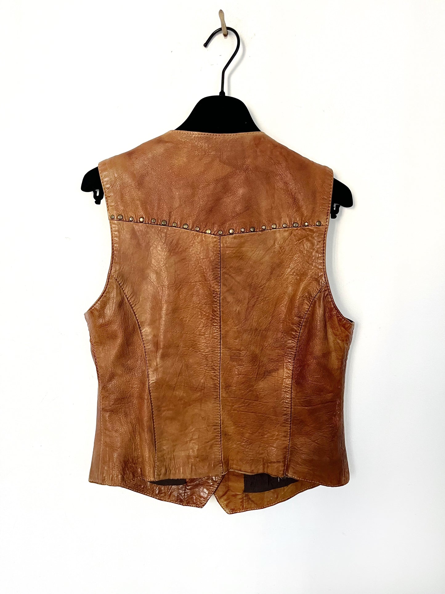 Veston vintage en cuir véritable style western – rivets mordorés – T38