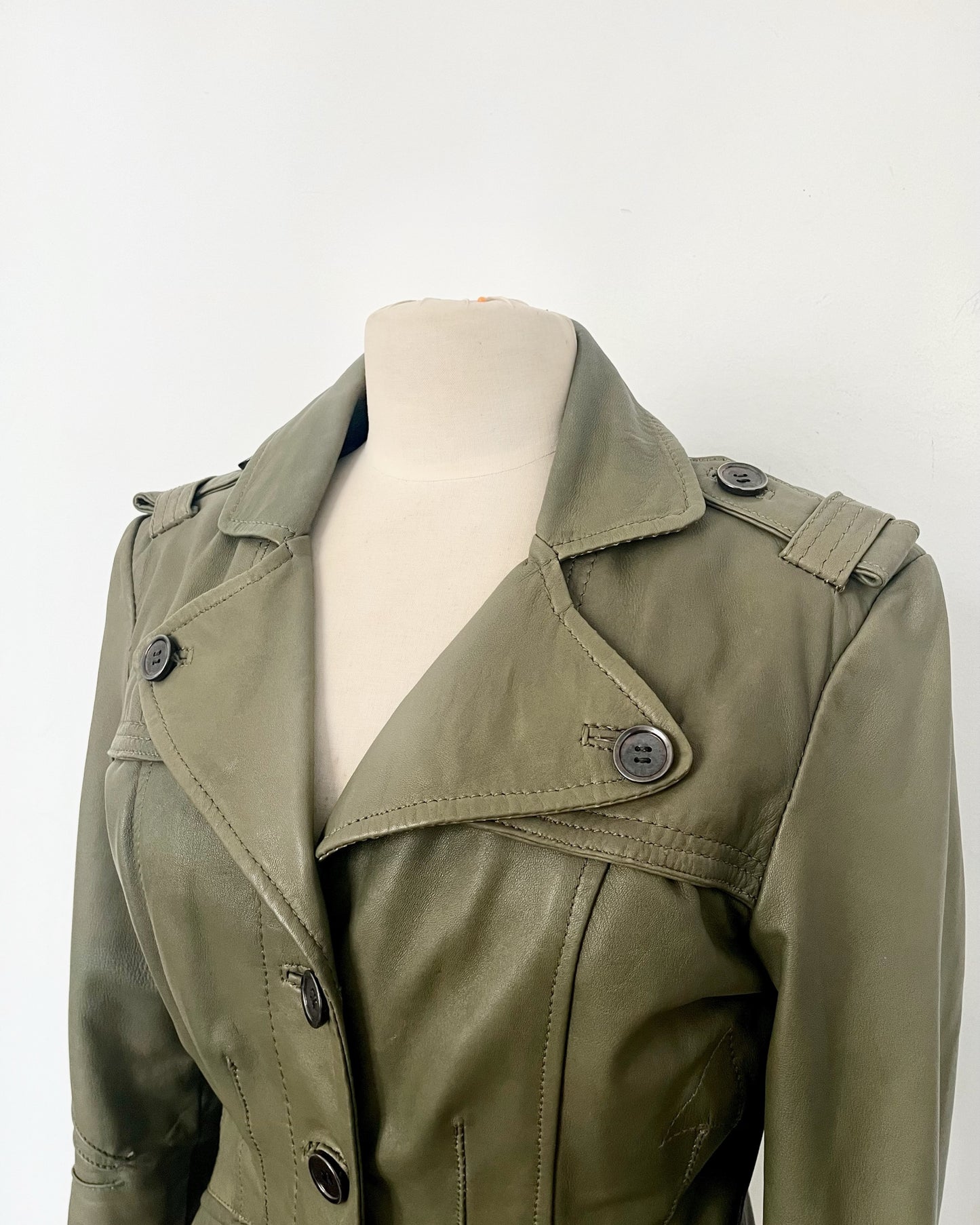 Veste vintage en cuir kaki coupe caban cintré – Taille 40/42