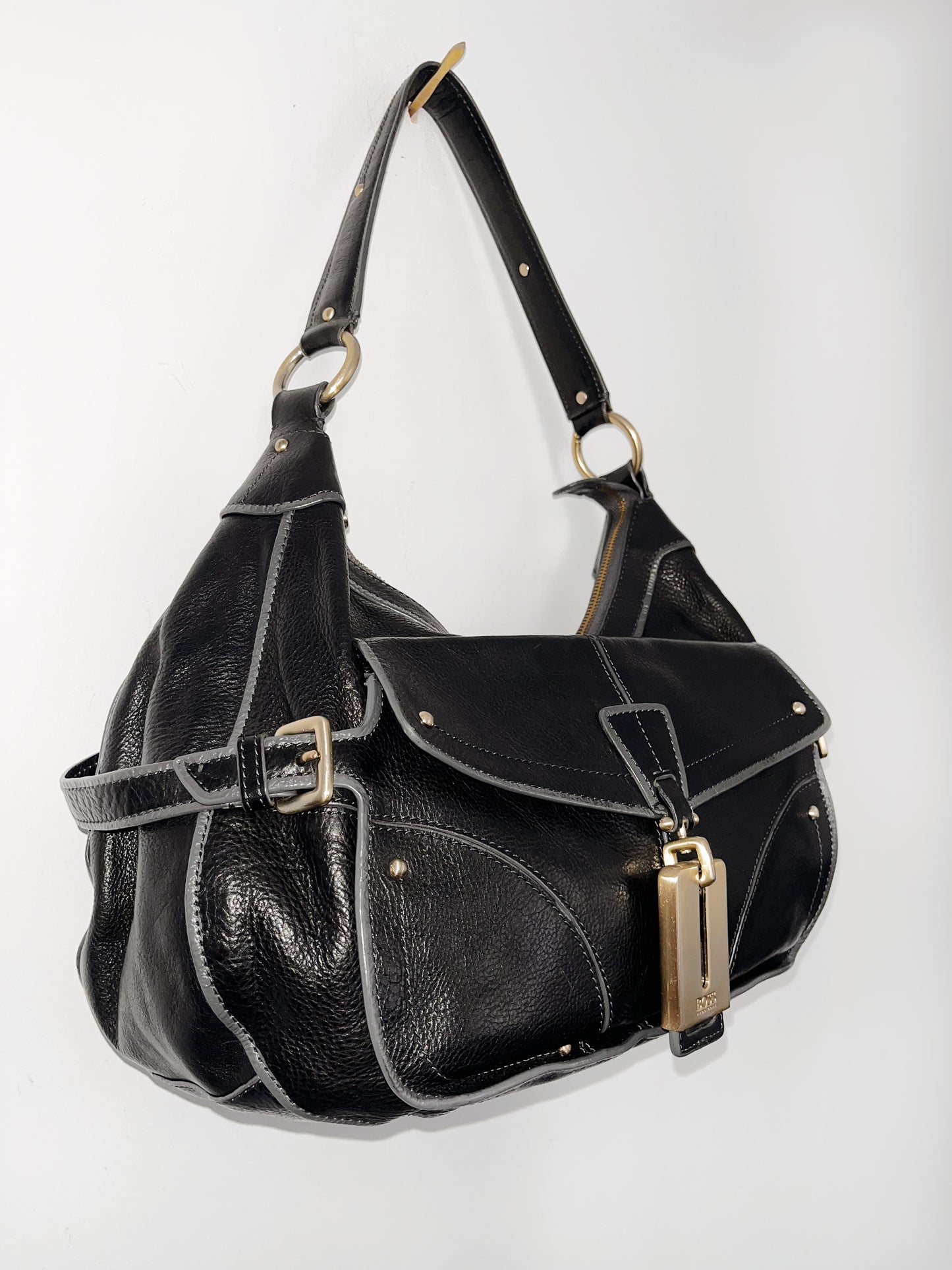 Sac à main Hugo Boss en cuir grainé noir ( SOLD OUT )