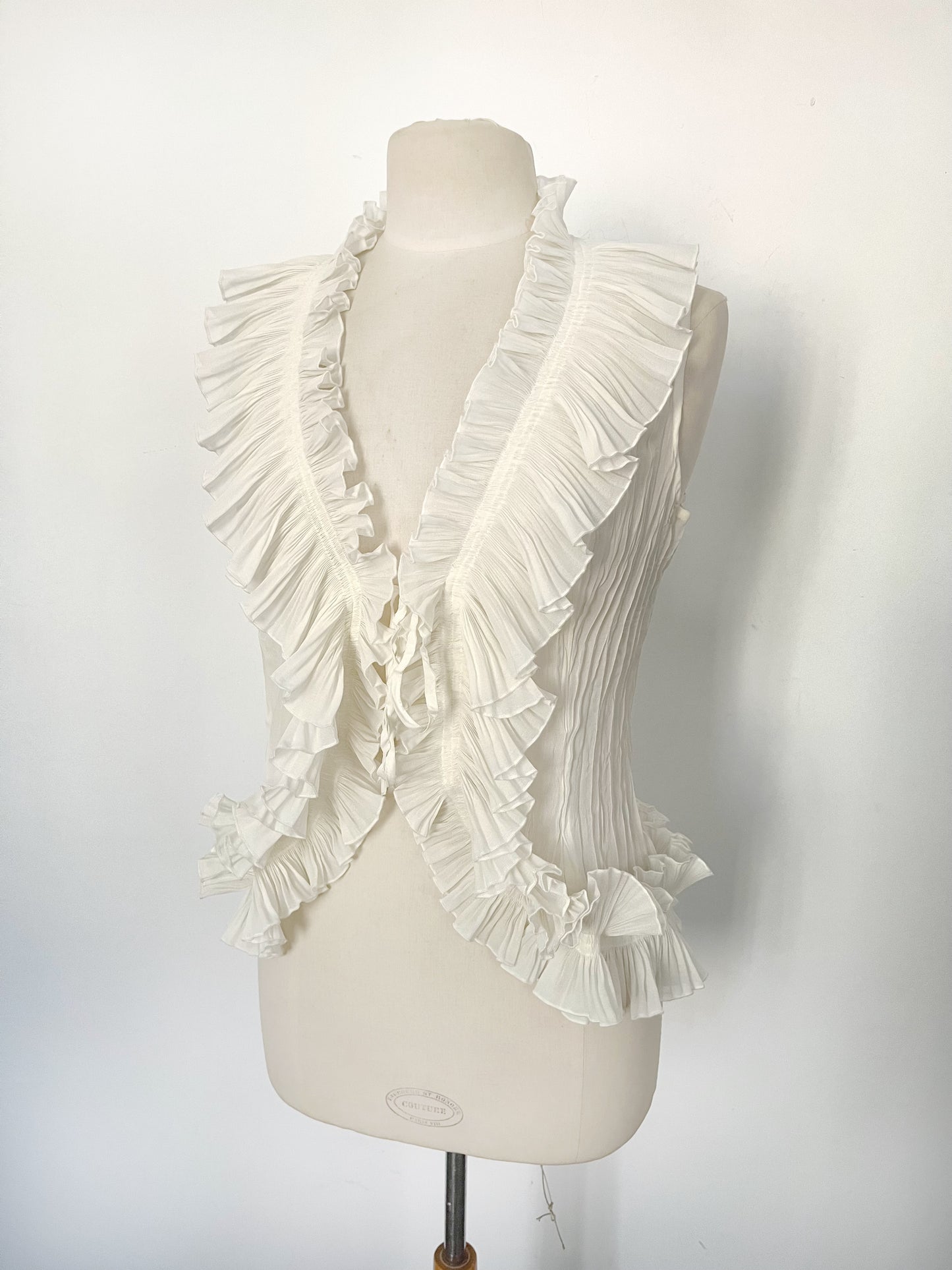 Top vintage fluide sans manches à volants écru – Taille M