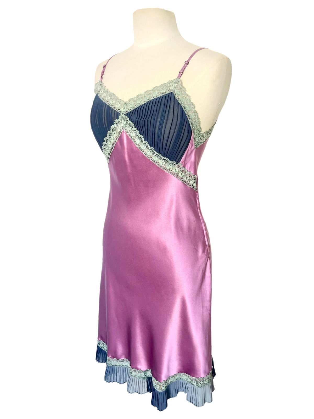 Robe Midi Style Nuisette Satin Violet Parme & Voile Plissé Bleu Marine — Dentelle Vert d'Eau — T. 38