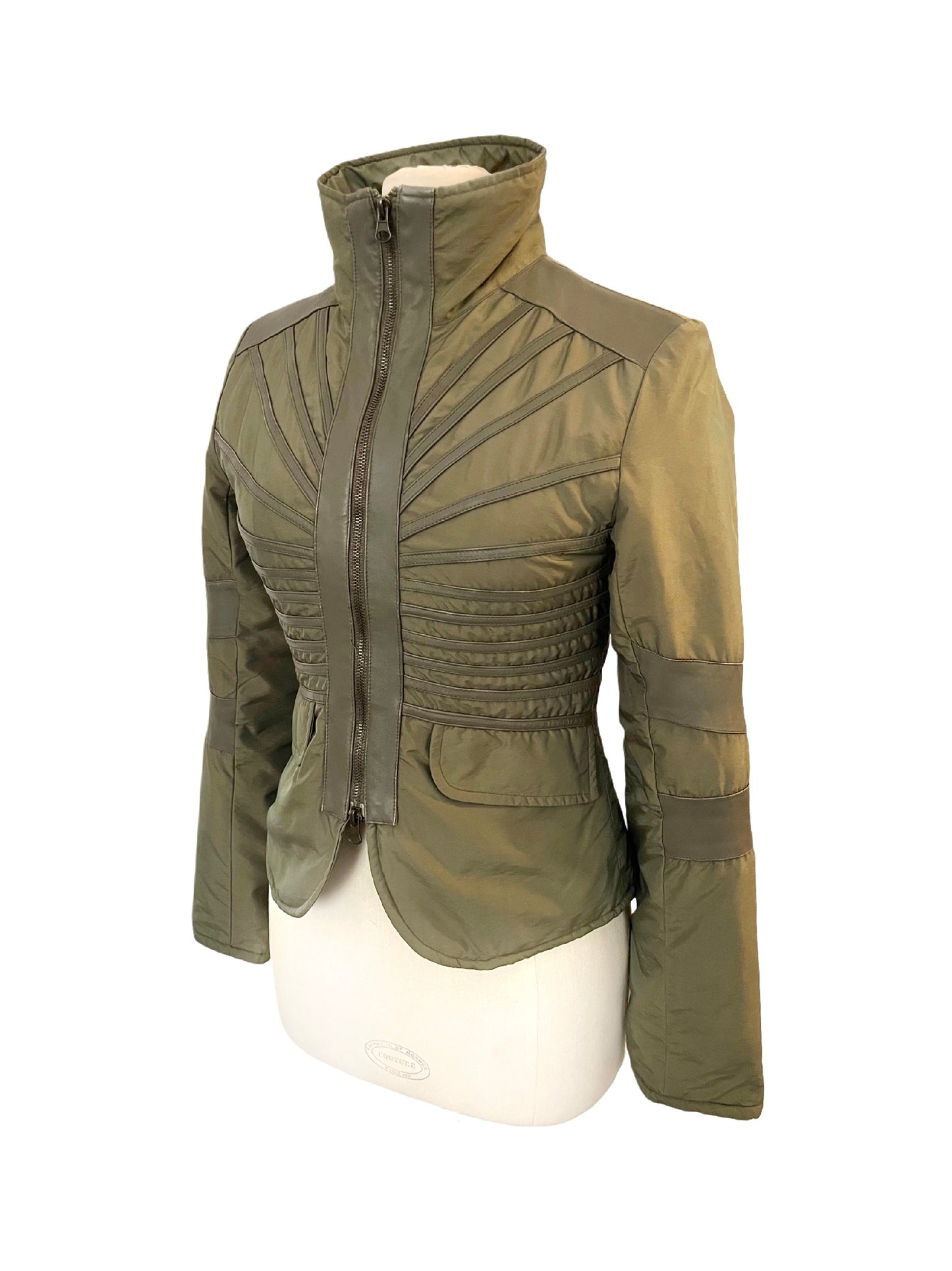 Veste cintrée technique kaki style futuriste / sport chic - Taille 36