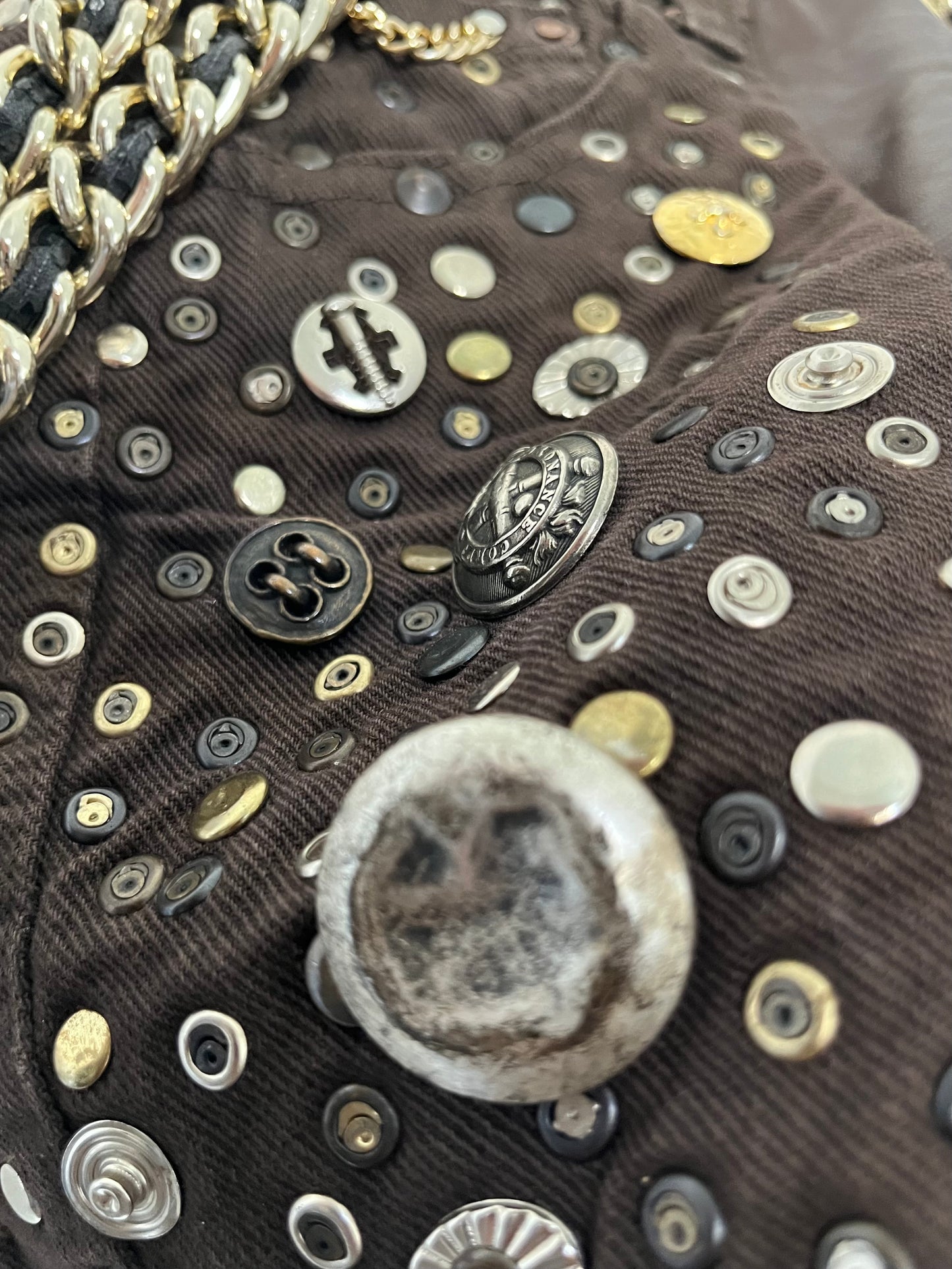 Grand sac bi-matière cuir & denim clouté — Très bon état — Format XL