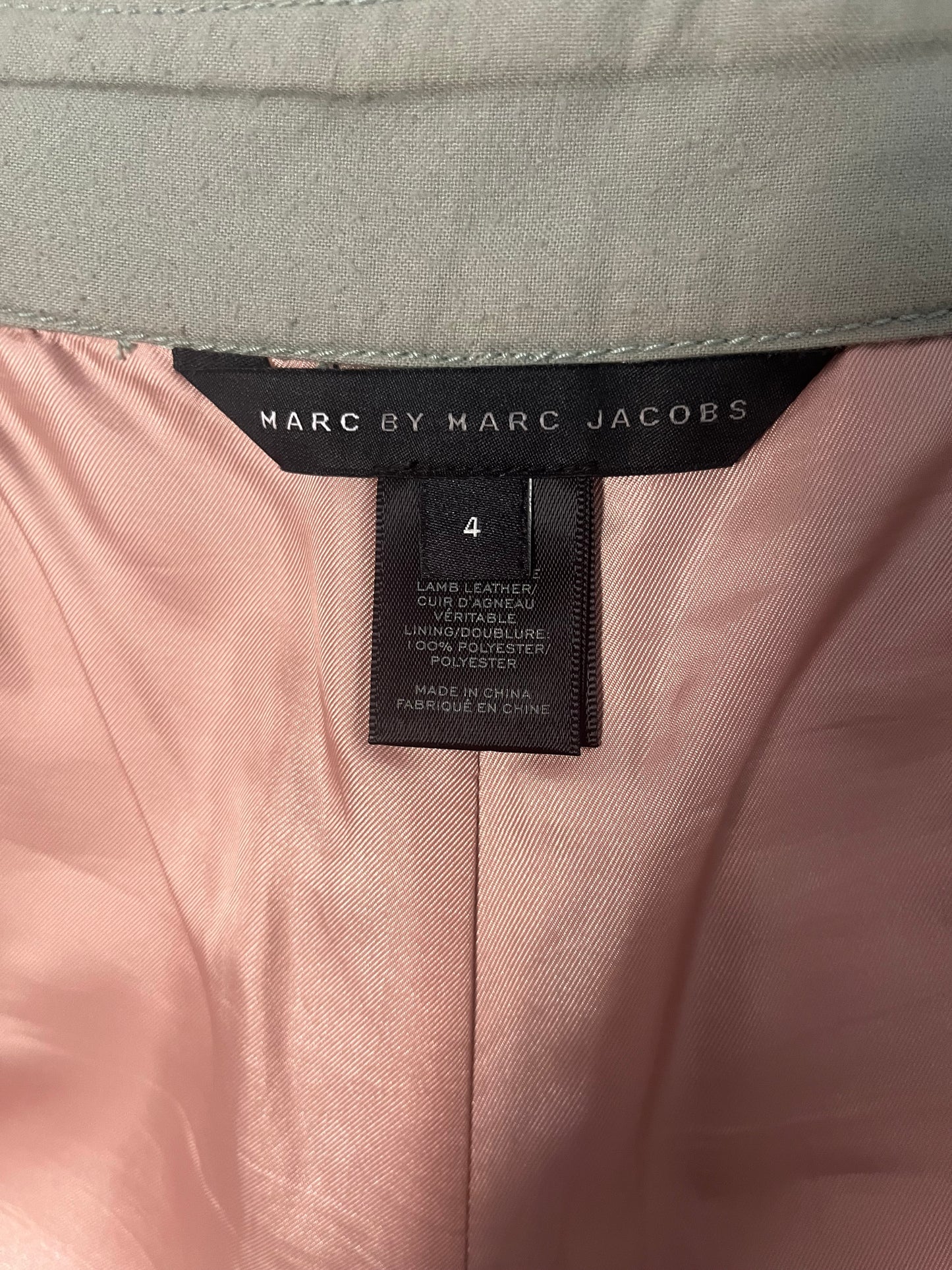 Short en Cuir D’agneau Vert Sauge — Marc BY Marc Jacobs — Taille 38