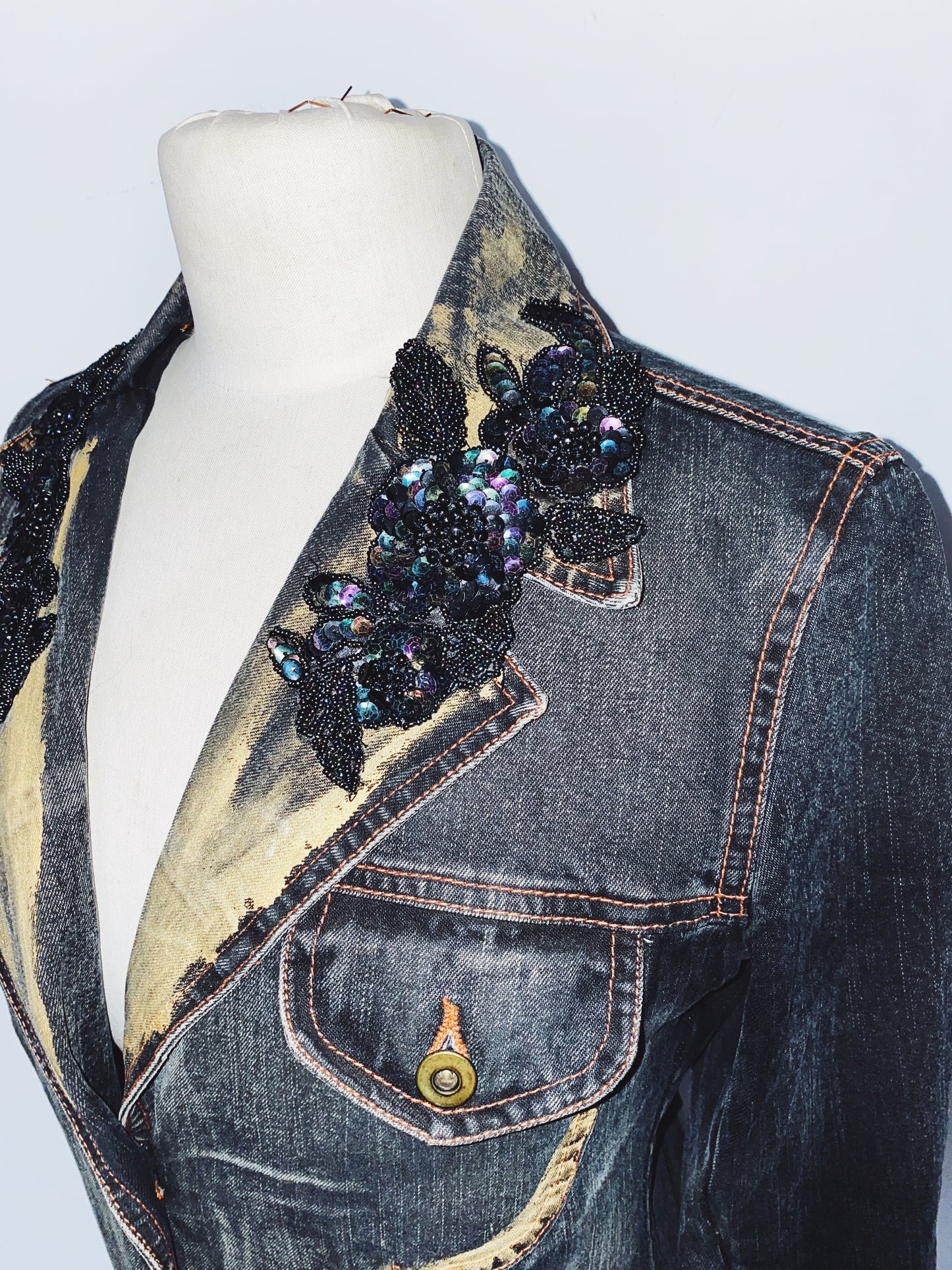 Veste blazer en jean et détails broderies perlés ( SOLD OUT )