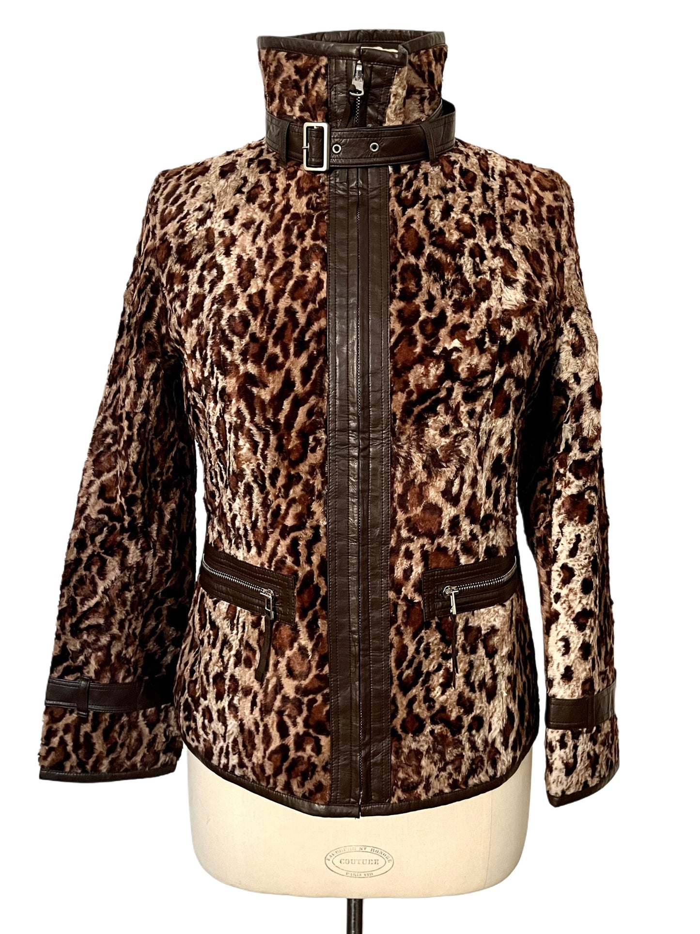 Veste ajustée vintage en fausse fourrure léopard — détails similicuir — taille 38/M