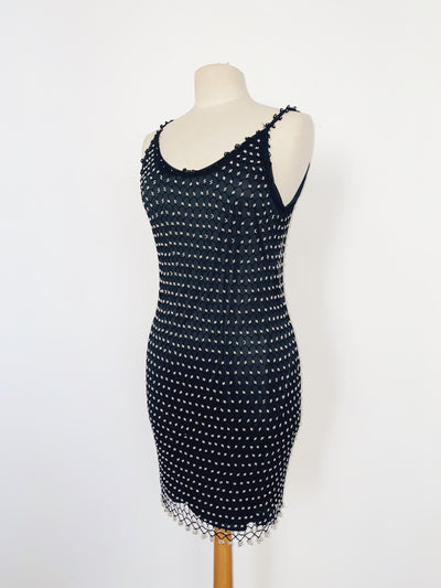 Robe filet noir perlé