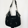 Sac à main demi-lune en cuir daim noir & cuir vernis