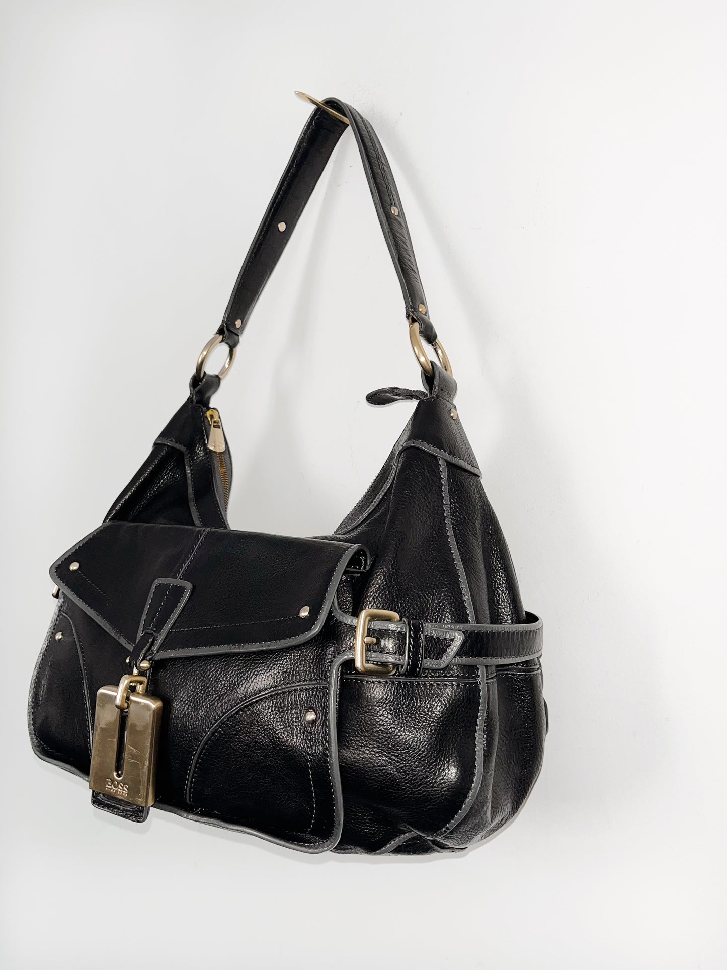 Sac à main Hugo Boss en cuir grainé noir ( SOLD OUT )