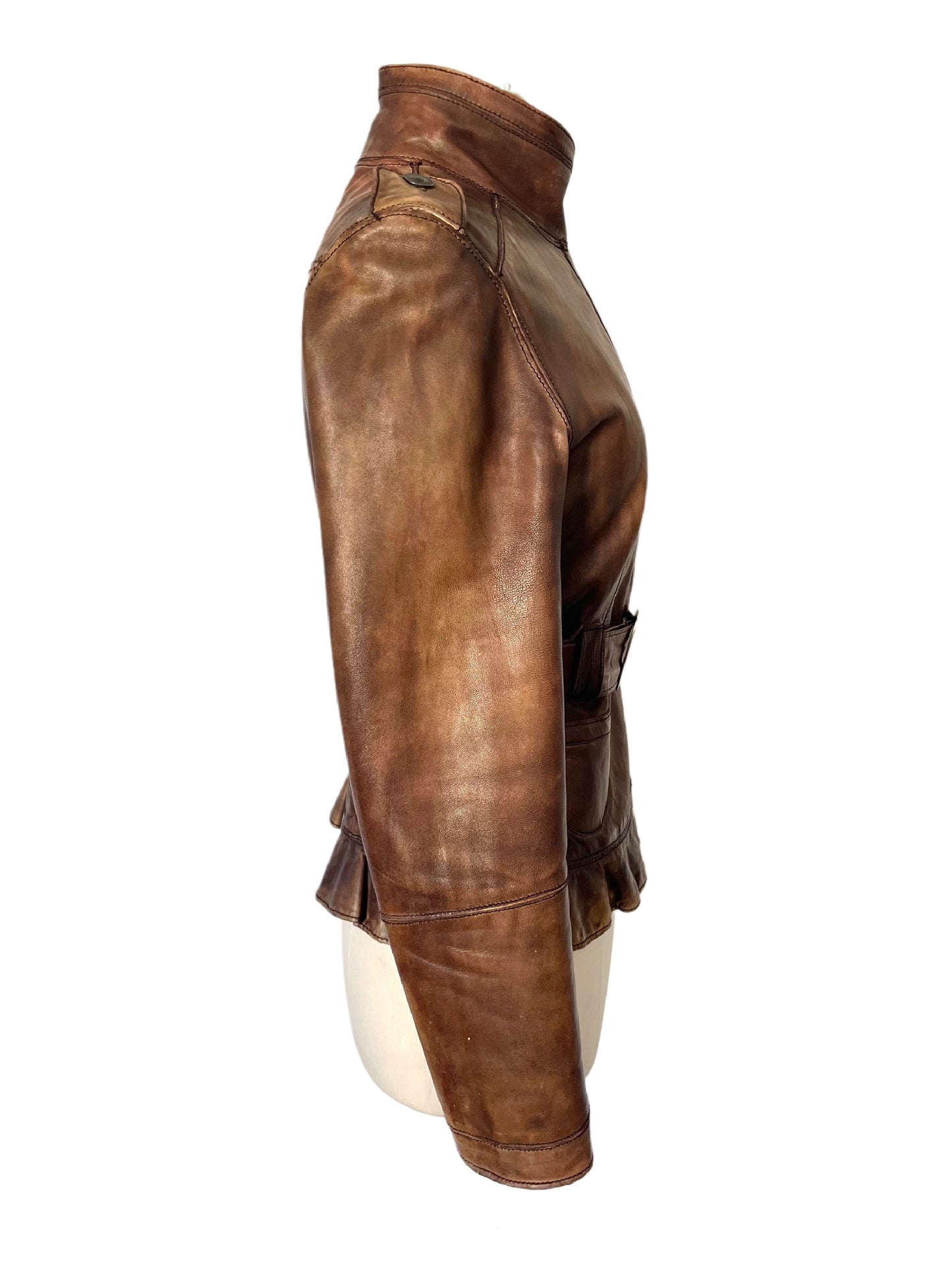 VESTE VINTAGE EN CUIR PATINÉ À VOLANT — TAILLE 38/40