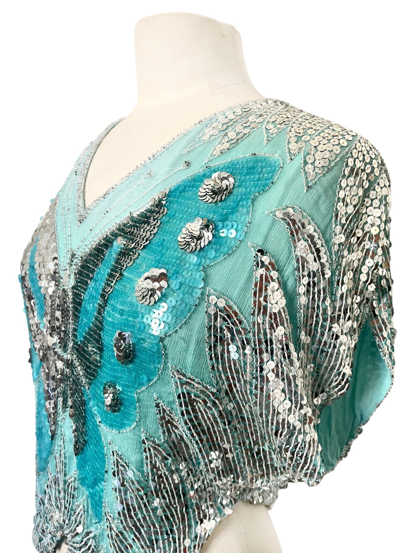 Top Vintage Papillon en Soie Turquoise & Sequins Argentés — taille 38 — Y2K / Glamour / Pièce de Fête