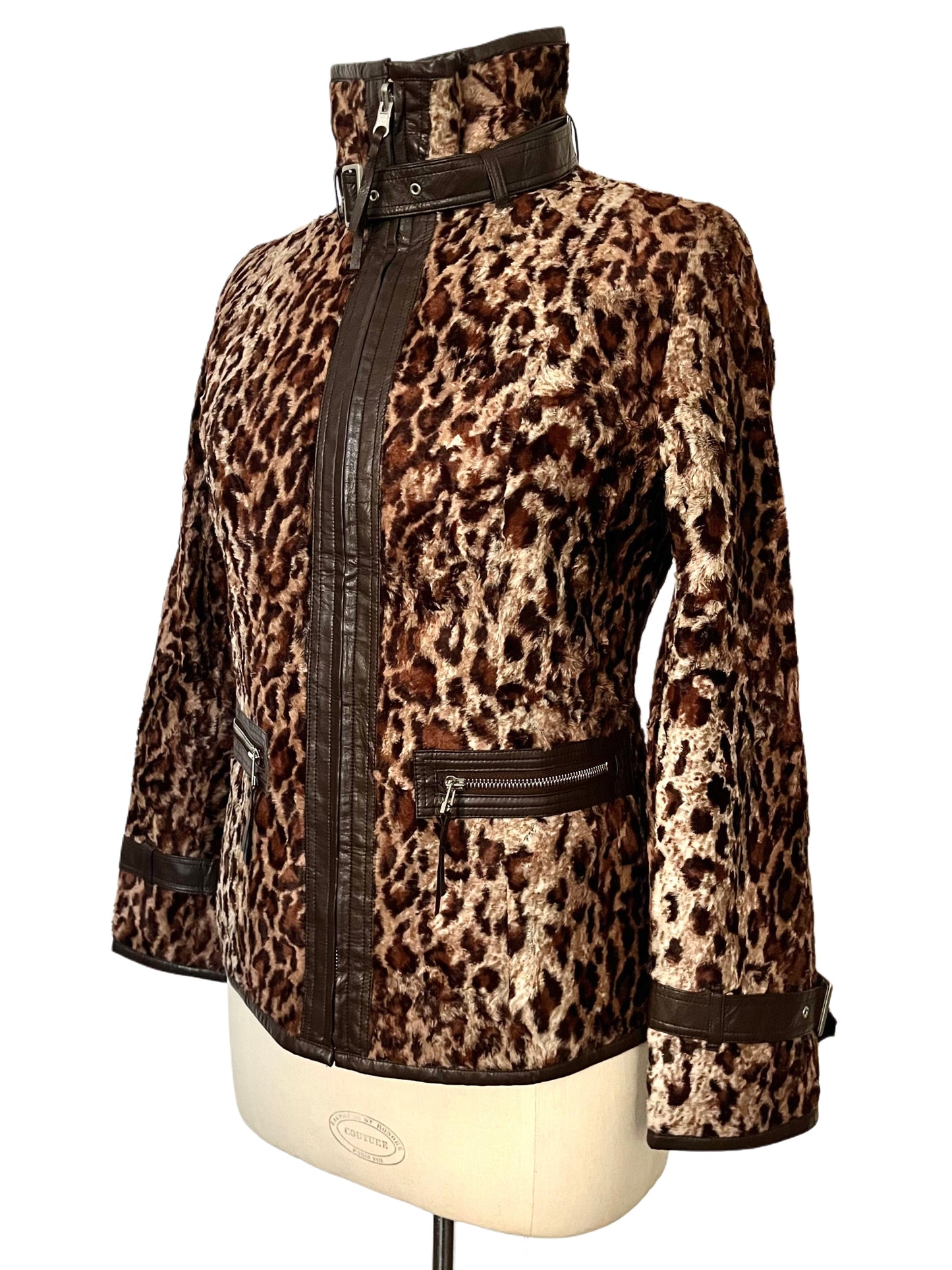 Veste ajustée vintage en fausse fourrure léopard — détails similicuir — taille 38/M