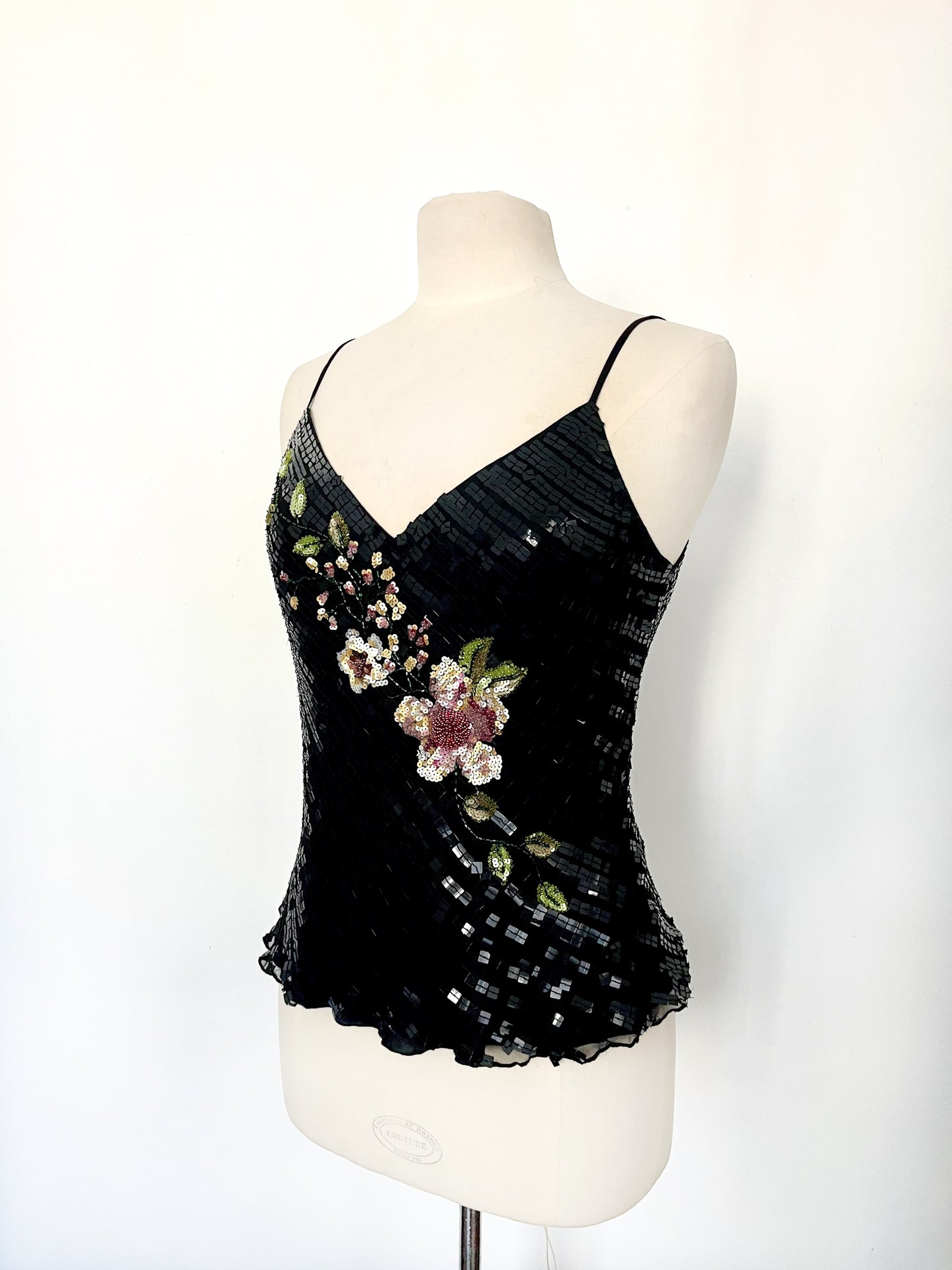 Top vintage noir à fines bretelles 100% soie, broderies perlées et sequins – Taille 38/40