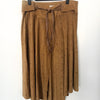 Jupe vintage asymétrique camel en matière peau de pêche – Taille 40