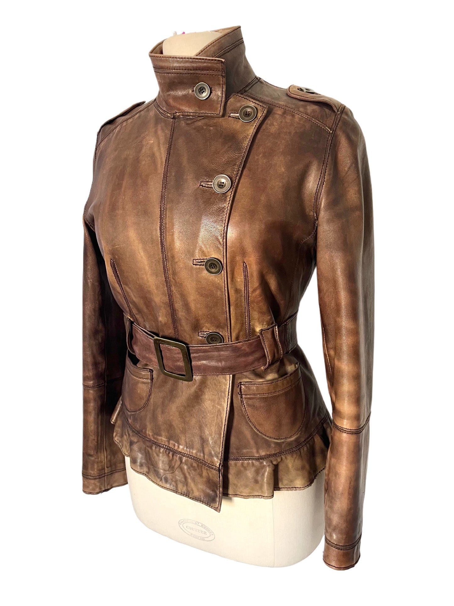 VESTE VINTAGE EN CUIR PATINÉ À VOLANT — TAILLE 38/40