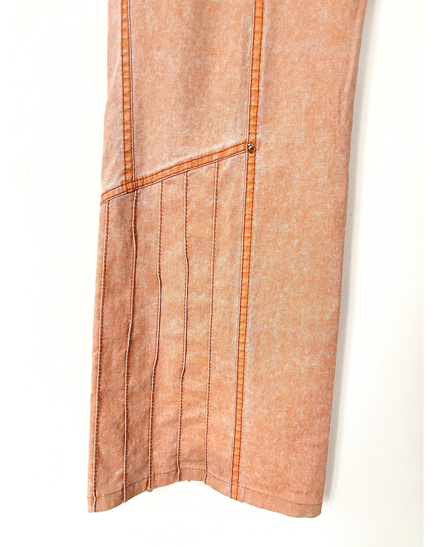 Pantalon vintage coupe droite évasée rose saumon – Taille 38