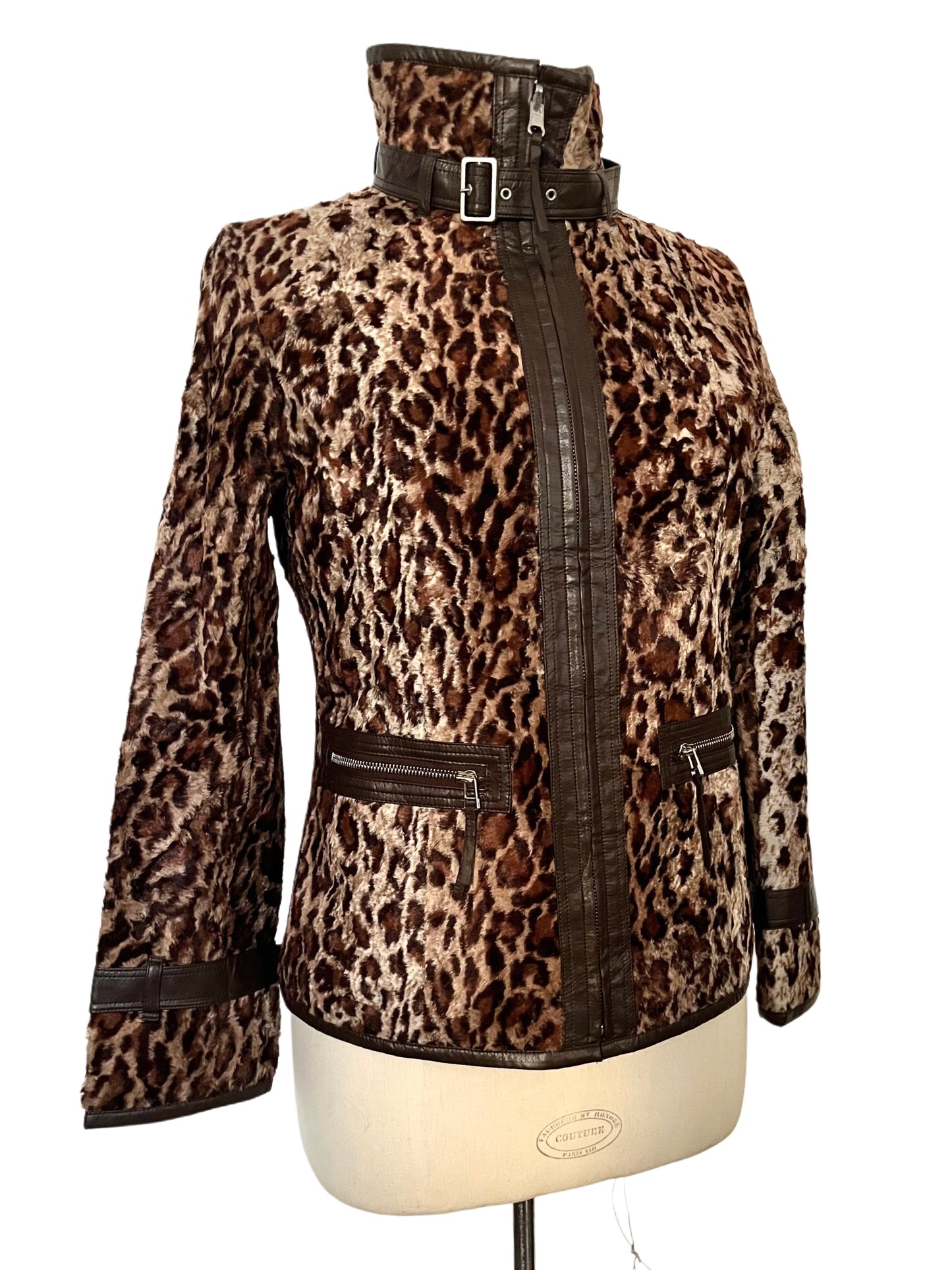 Veste ajustée vintage en fausse fourrure léopard — détails similicuir — taille 38/M