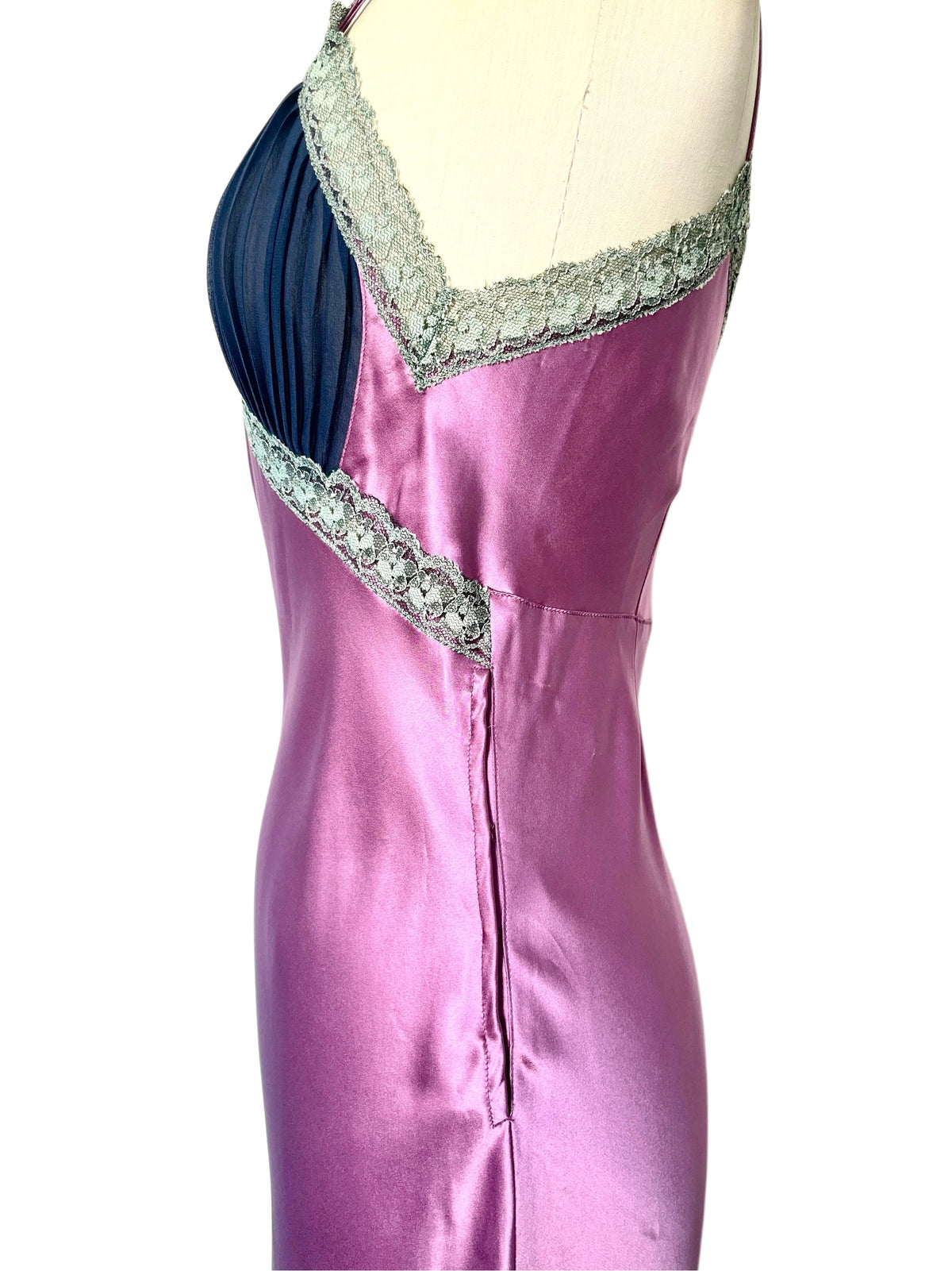 Robe Midi Style Nuisette Satin Violet Parme & Voile Plissé Bleu Marine — Dentelle Vert d'Eau — T. 38