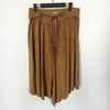 Jupe vintage asymétrique camel en matière peau de pêche – Taille 40