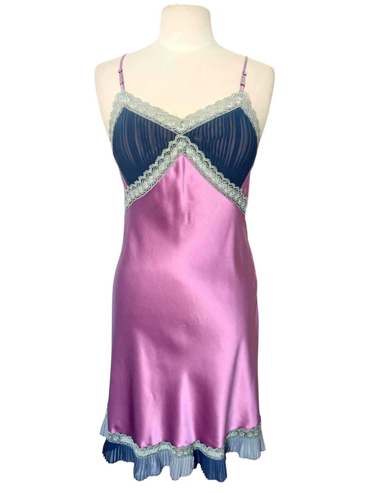 Robe Midi Style Nuisette Satin Violet Parme & Voile Plissé Bleu Marine — Dentelle Vert d'Eau — T. 38