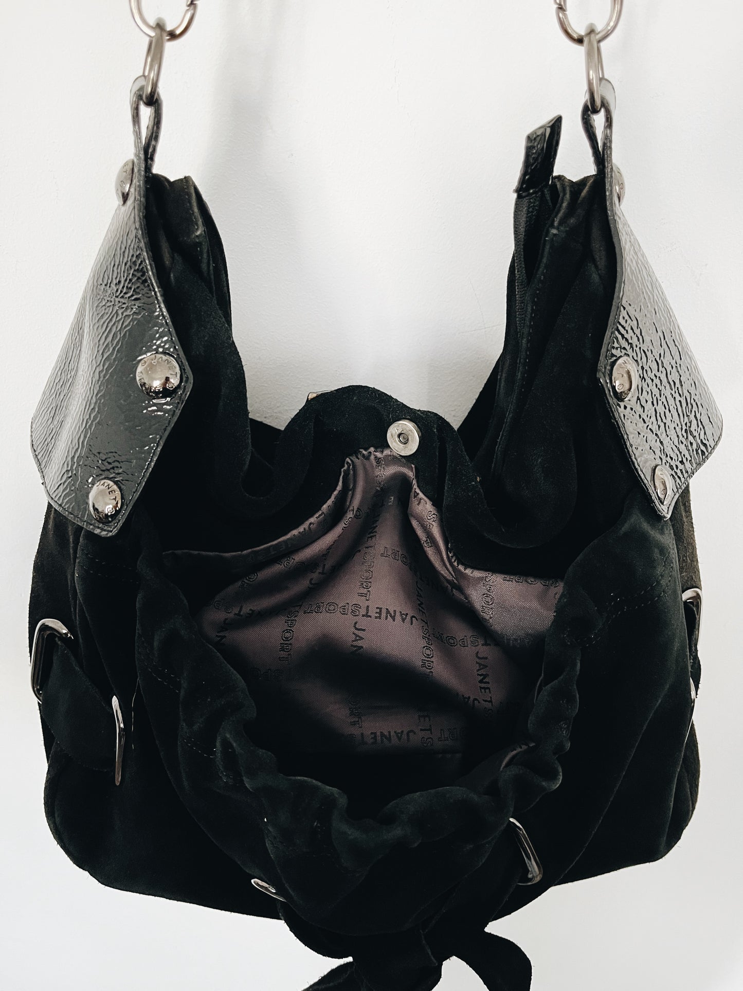 Sac à main demi-lune en cuir daim noir & cuir vernis